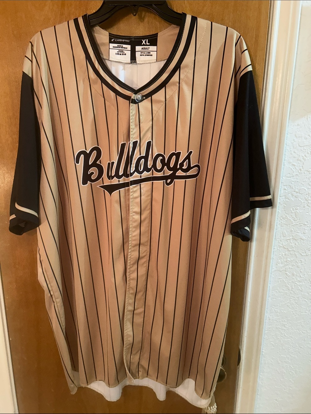Men’s Bulldogs Pinstripe Baseball Jersey in Gold & Black - XL. Like new